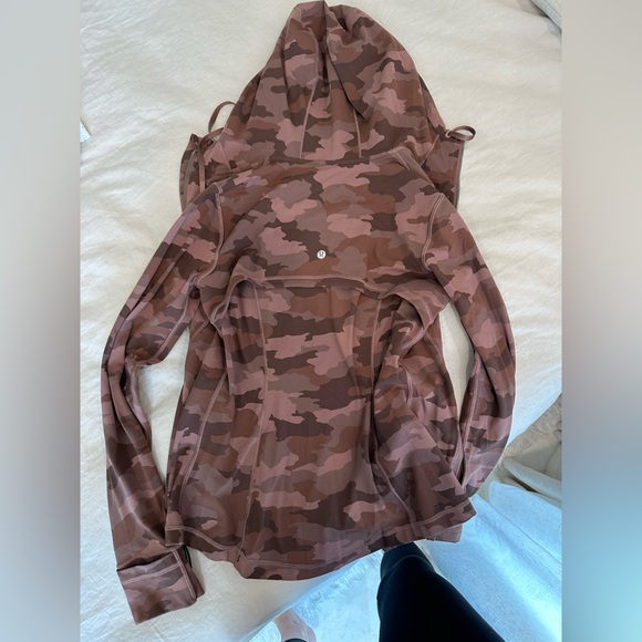 LULULEMON JACKET - Picture 4 of 4